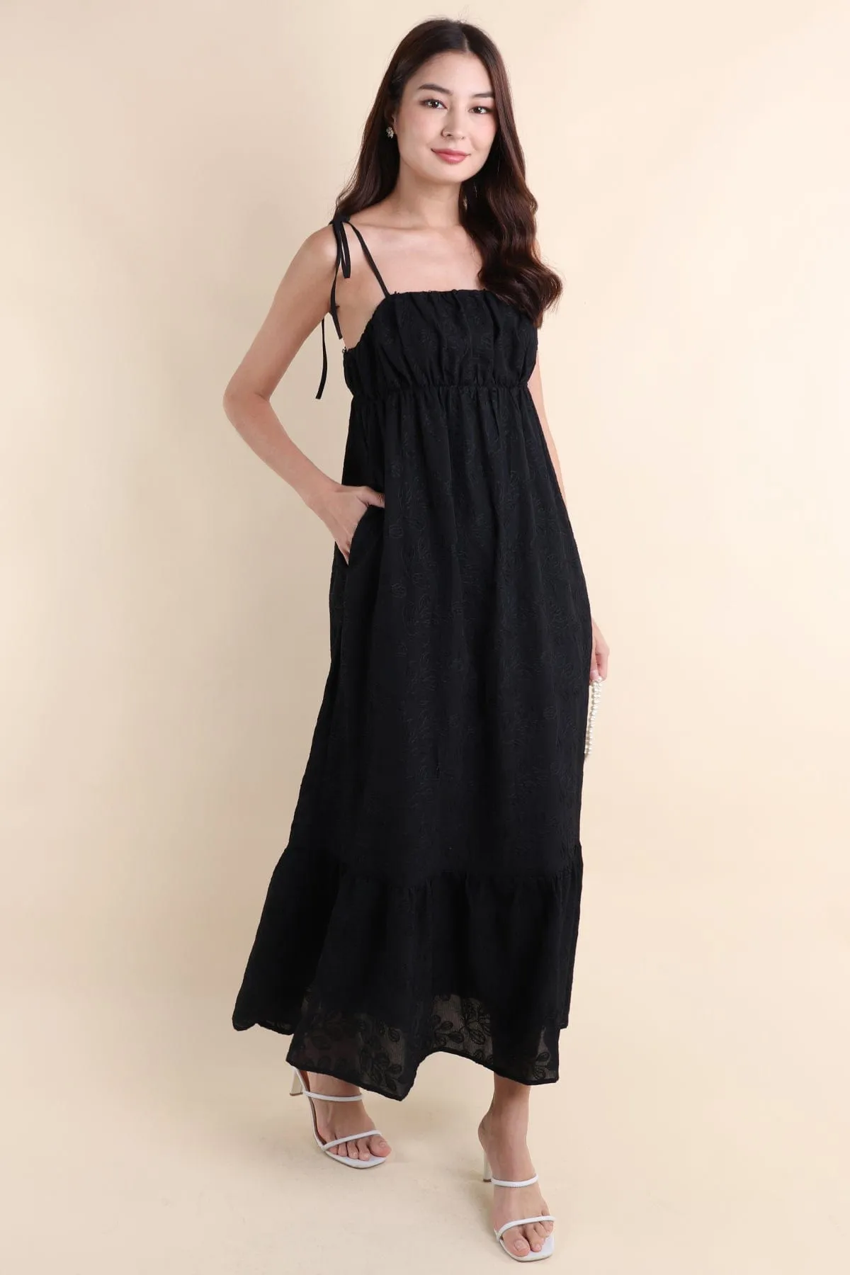 AMOUR TEXTURED MAXI DRESS IN BLACK