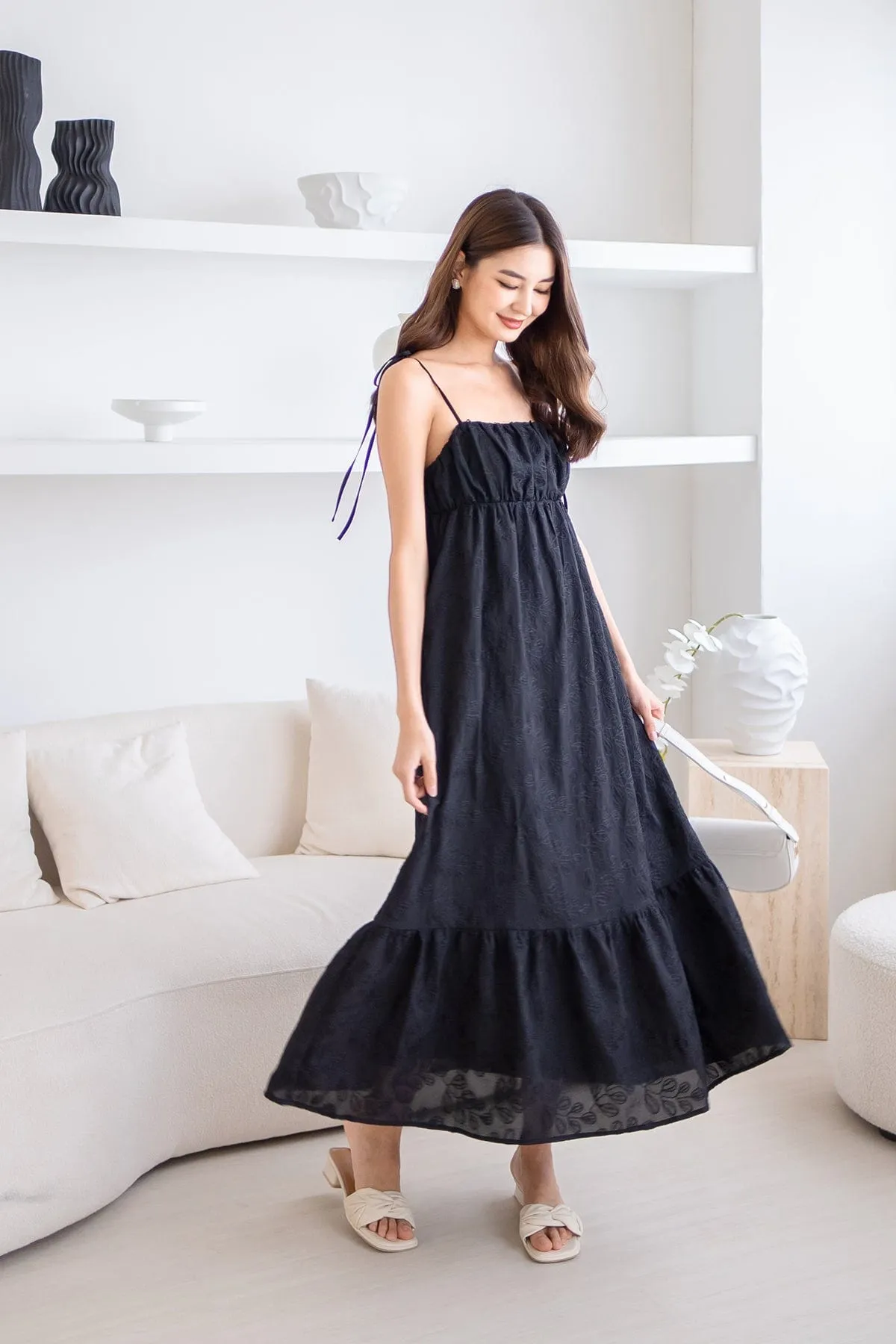 AMOUR TEXTURED MAXI DRESS IN BLACK