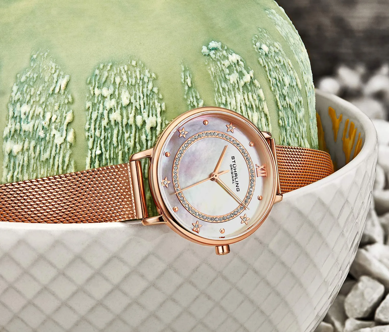 Charm 3993 Quartz 34mm Fashion