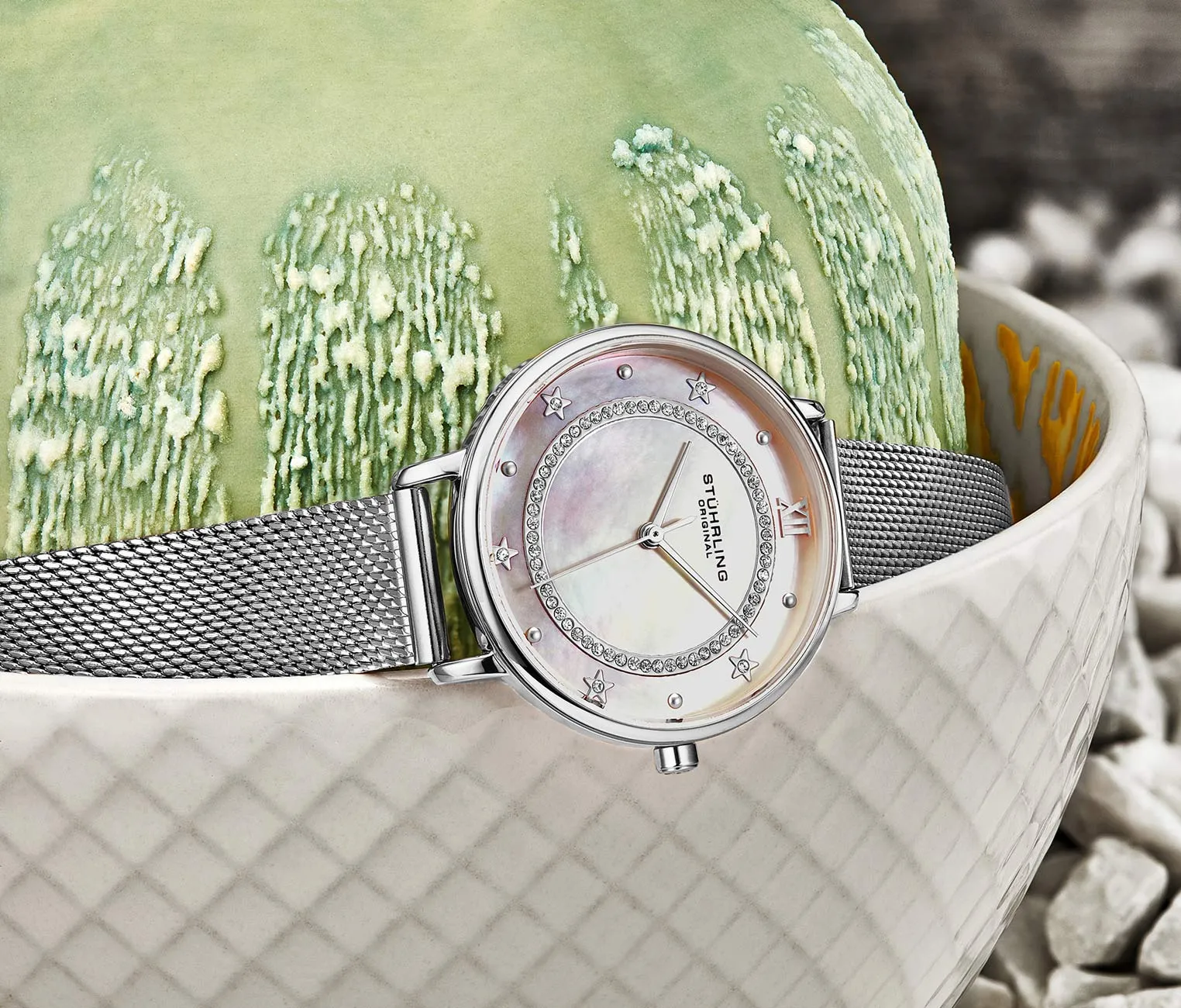 Charm 3993 Quartz 34mm Fashion