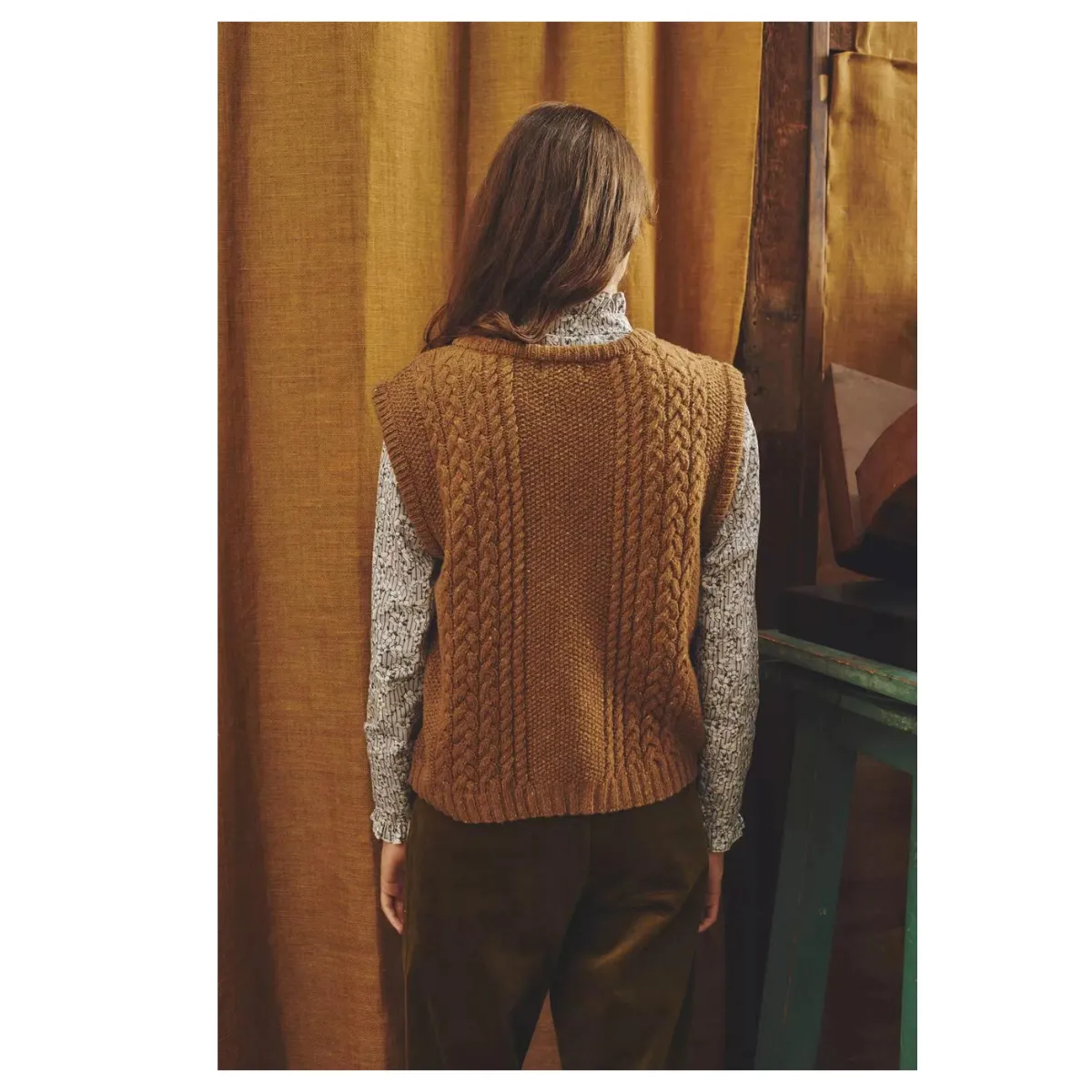 Gonzala Sleeveless Cardigan Brown