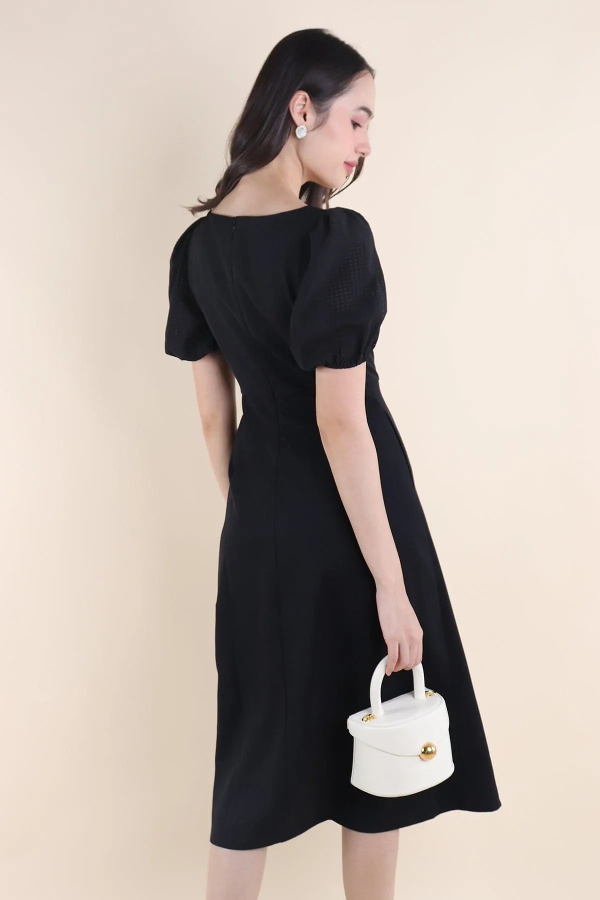 JANELYN SLEEVE MIDI DRESS IN BLACK