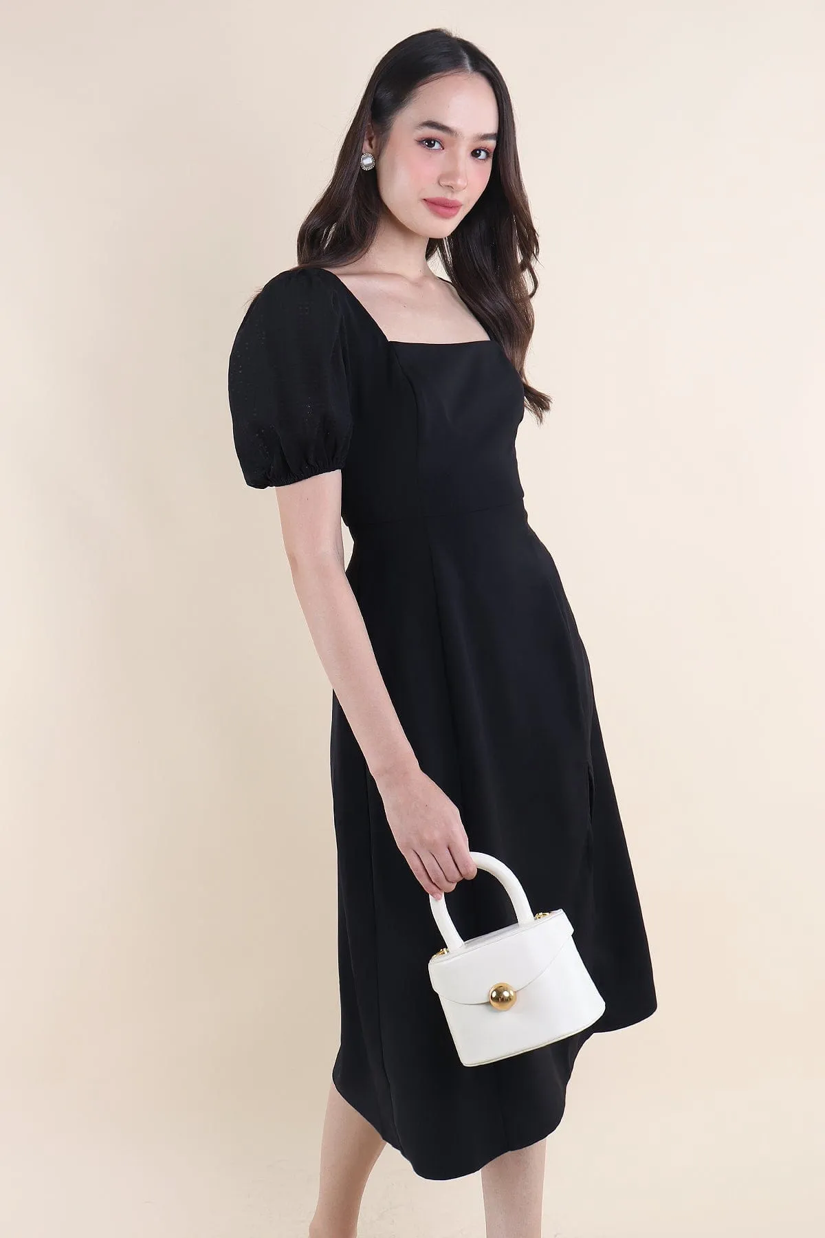 JANELYN SLEEVE MIDI DRESS IN BLACK