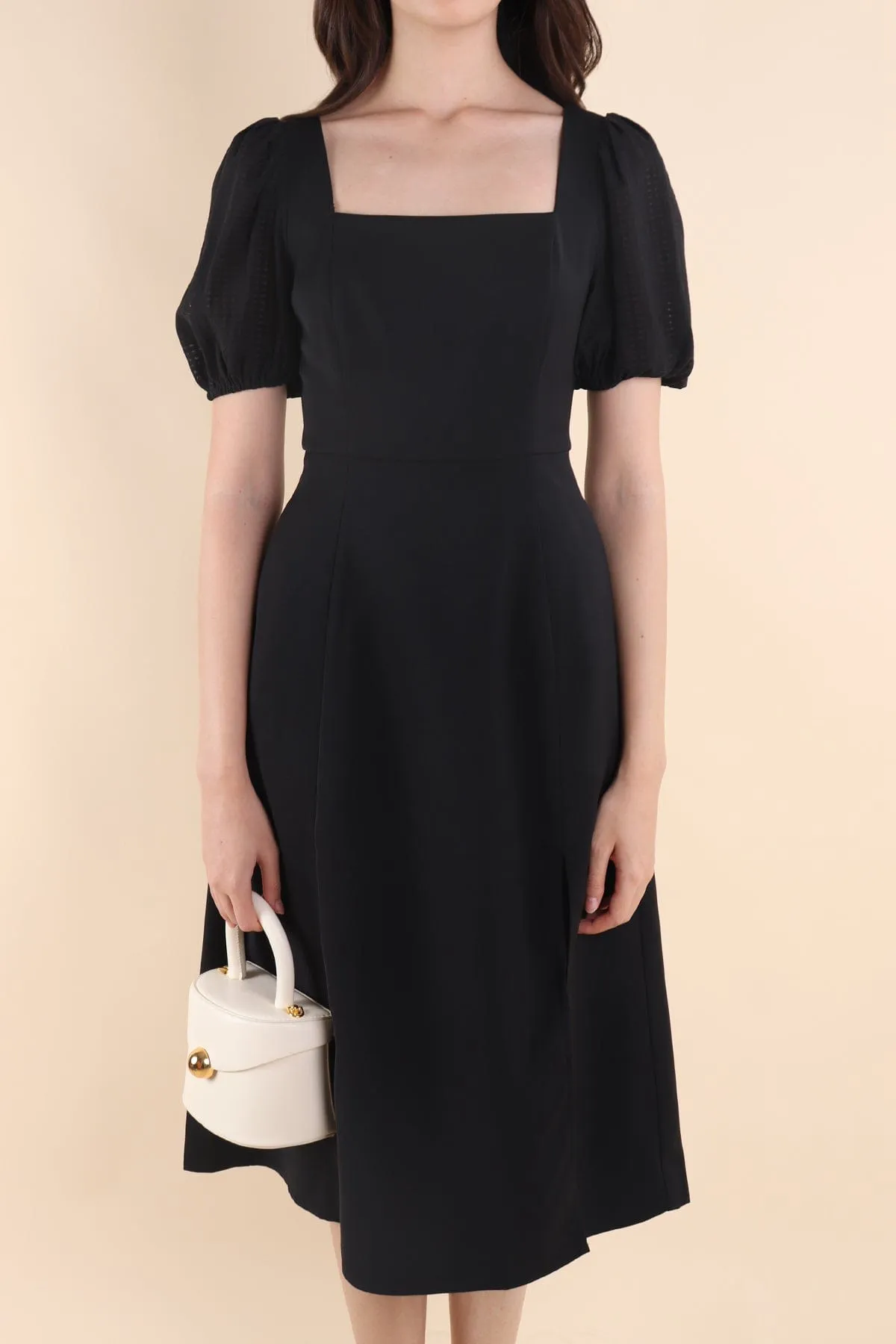 JANELYN SLEEVE MIDI DRESS IN BLACK