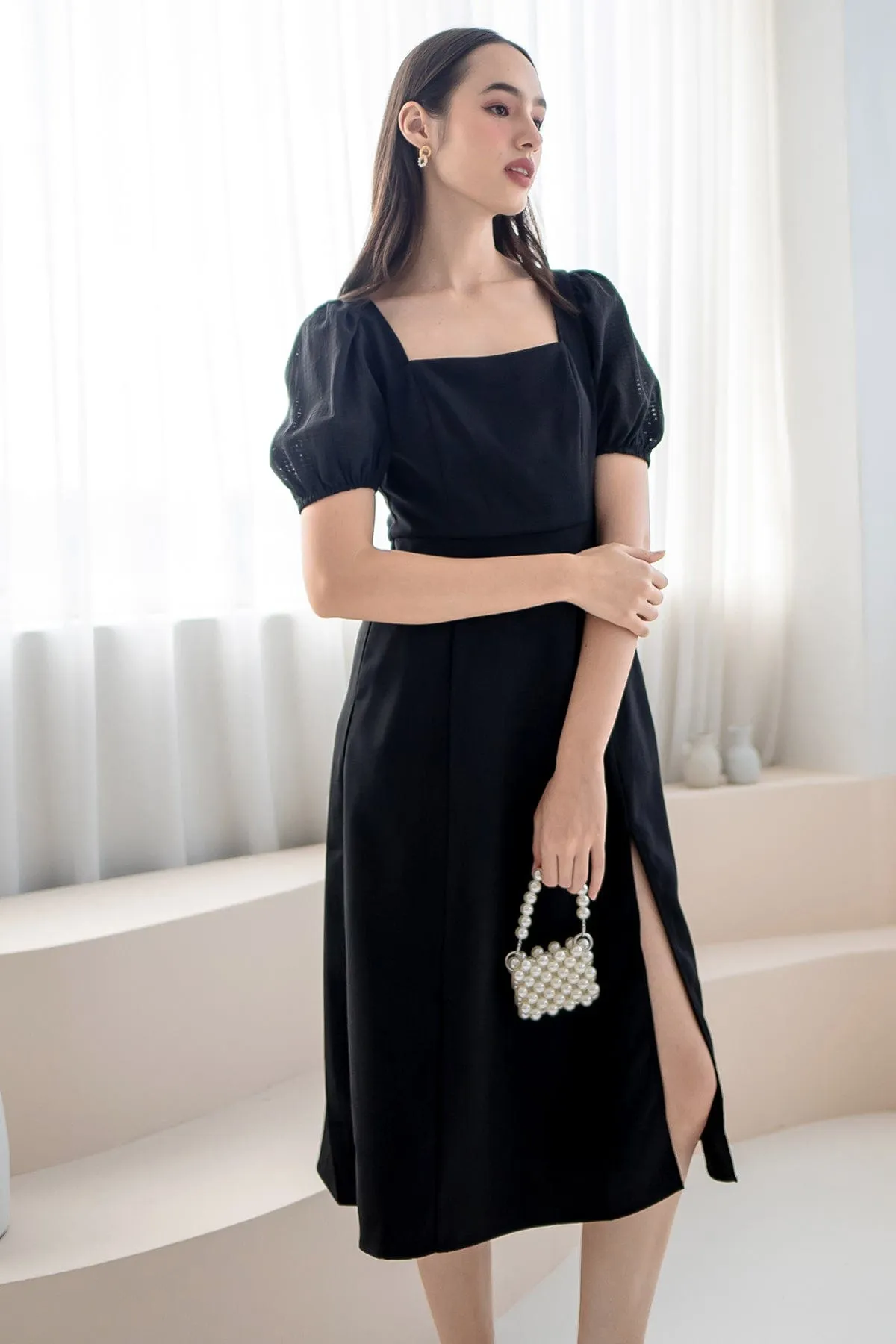 JANELYN SLEEVE MIDI DRESS IN BLACK