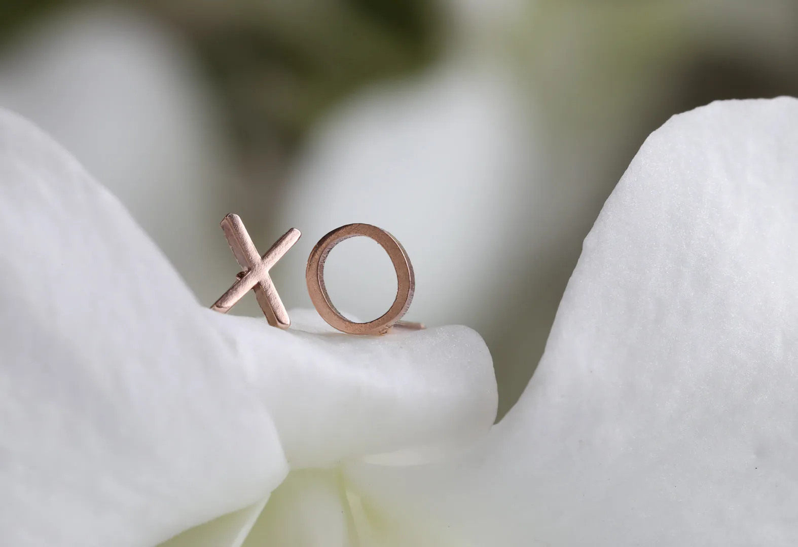 XO' Stud Earrings